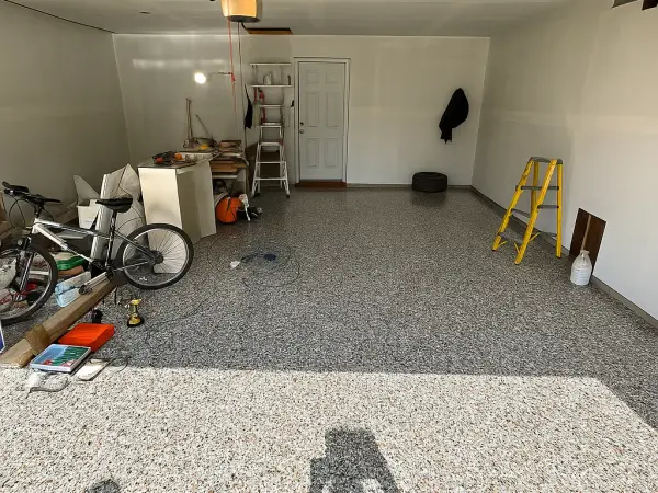 Polyurea Schist flake garage floor in Palatine, IL — photo 2