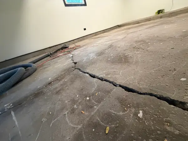Polyurea Schist flake garage floor in Palatine, IL — photo 3